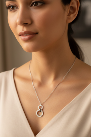Interlocking Circles Pendant Necklace